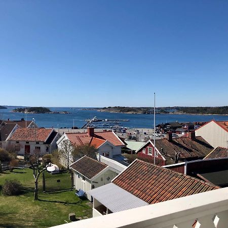 Vacker Vaning Med Havsutsikt I Stroemstads Centrum. Extérieur photo