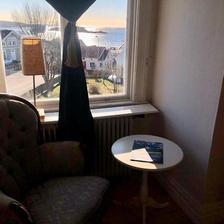 Vacker Vaning Med Havsutsikt I Stroemstads Centrum. Extérieur photo