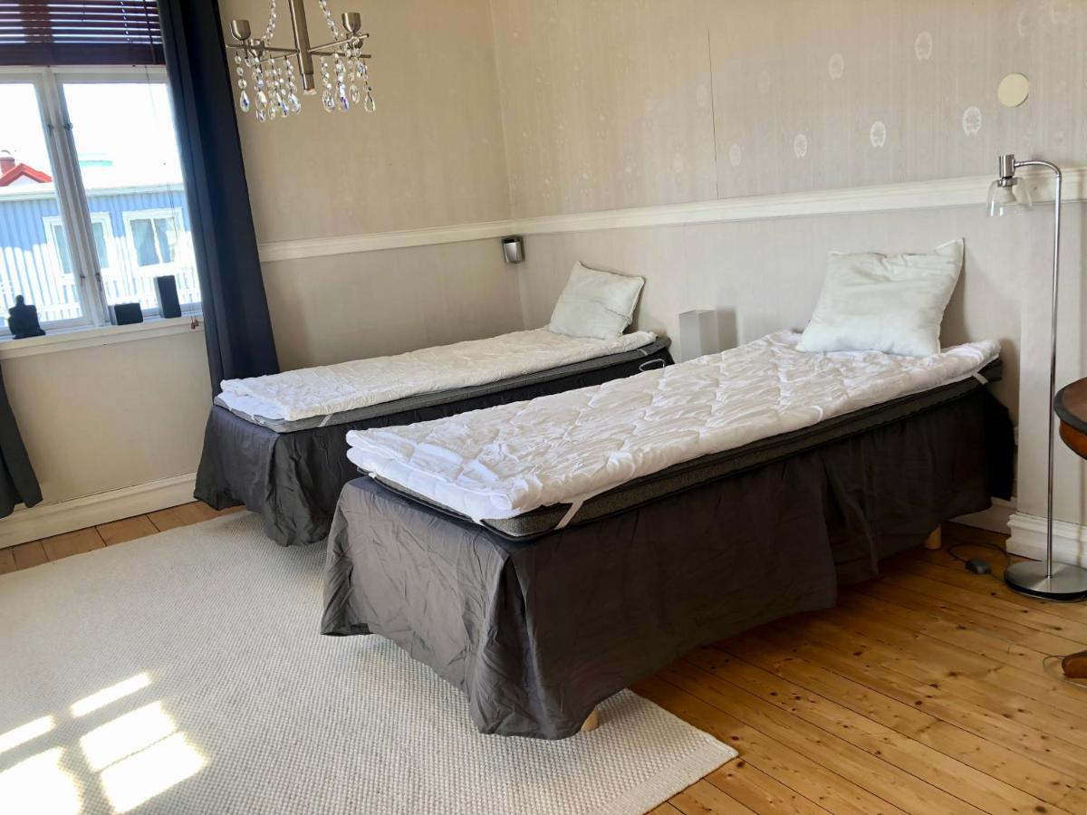 Vacker Vaning Med Havsutsikt I Stroemstads Centrum. Extérieur photo