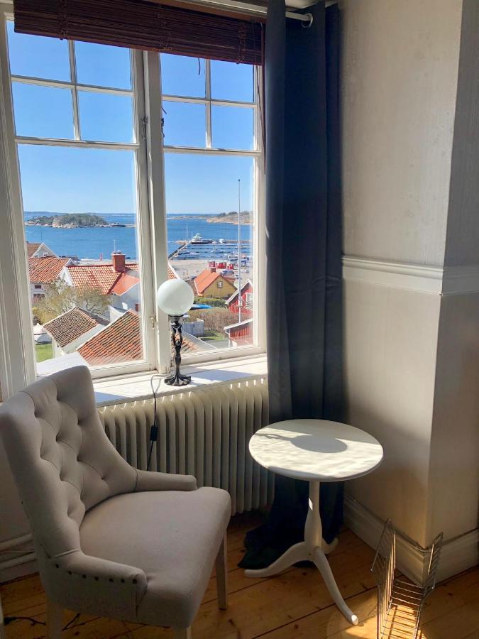 Vacker Vaning Med Havsutsikt I Stroemstads Centrum. Extérieur photo