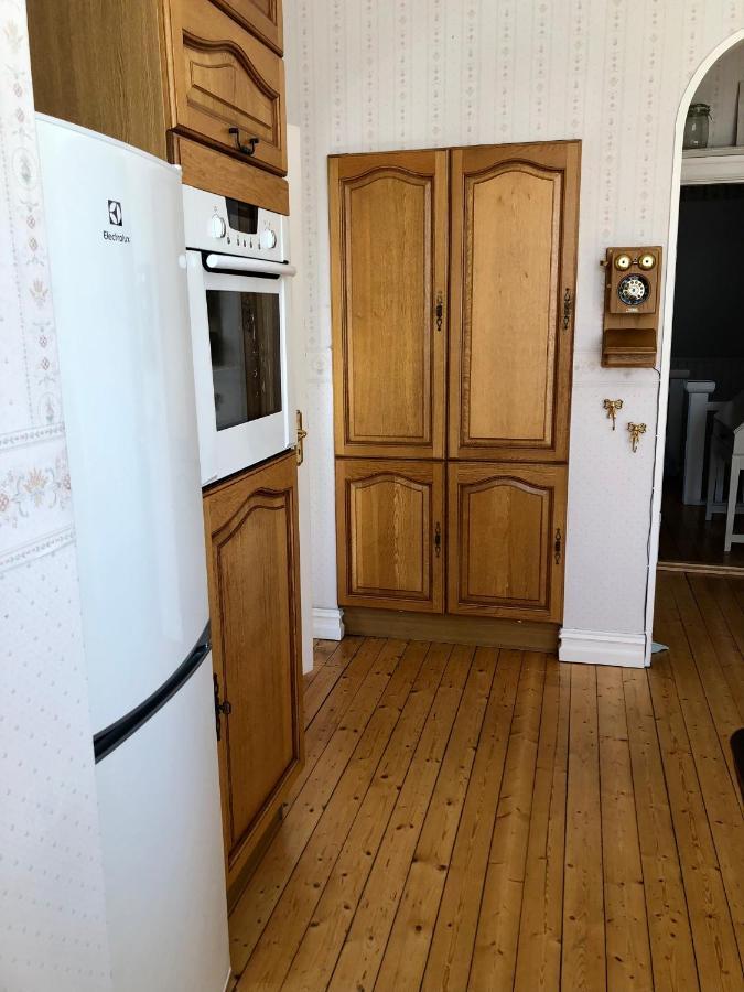 Vacker Vaning Med Havsutsikt I Stroemstads Centrum. Extérieur photo