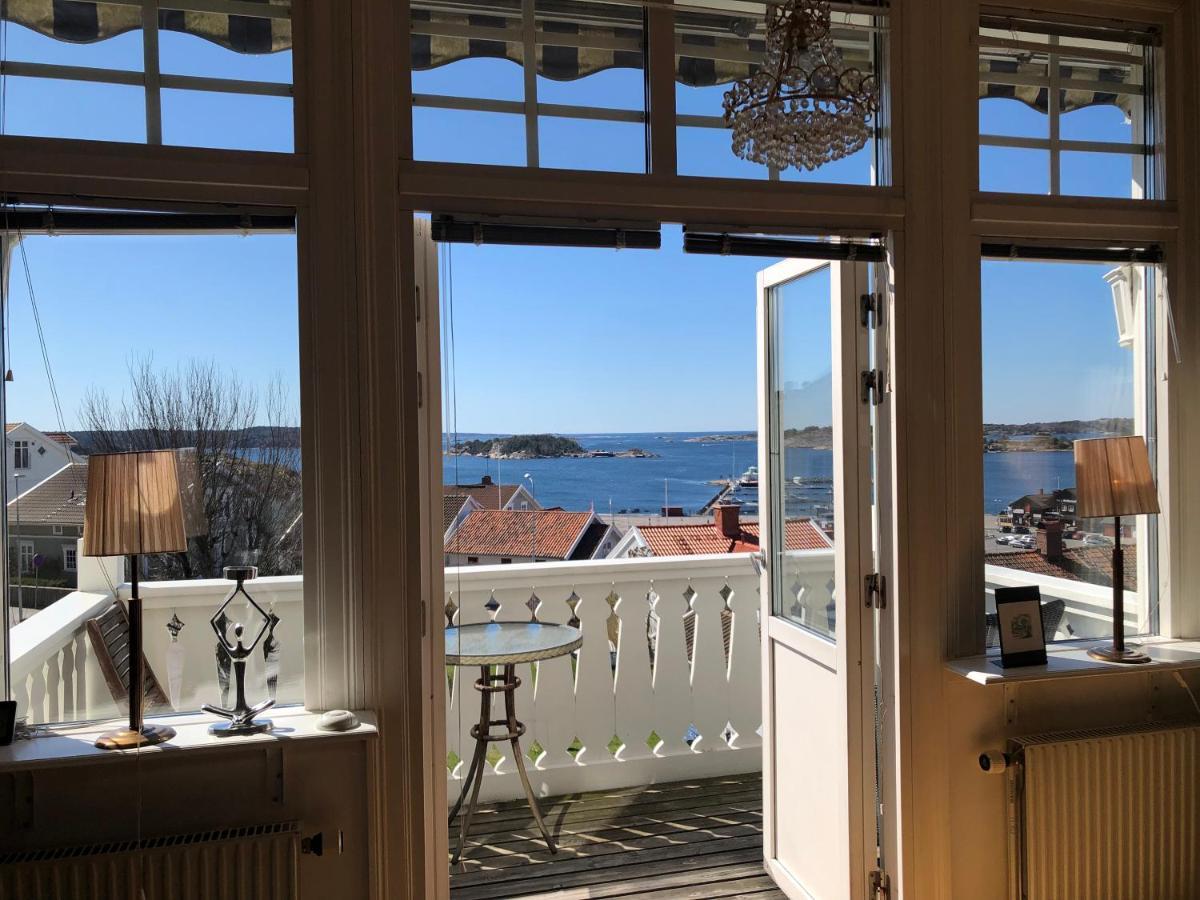 Vacker Vaning Med Havsutsikt I Stroemstads Centrum. Extérieur photo