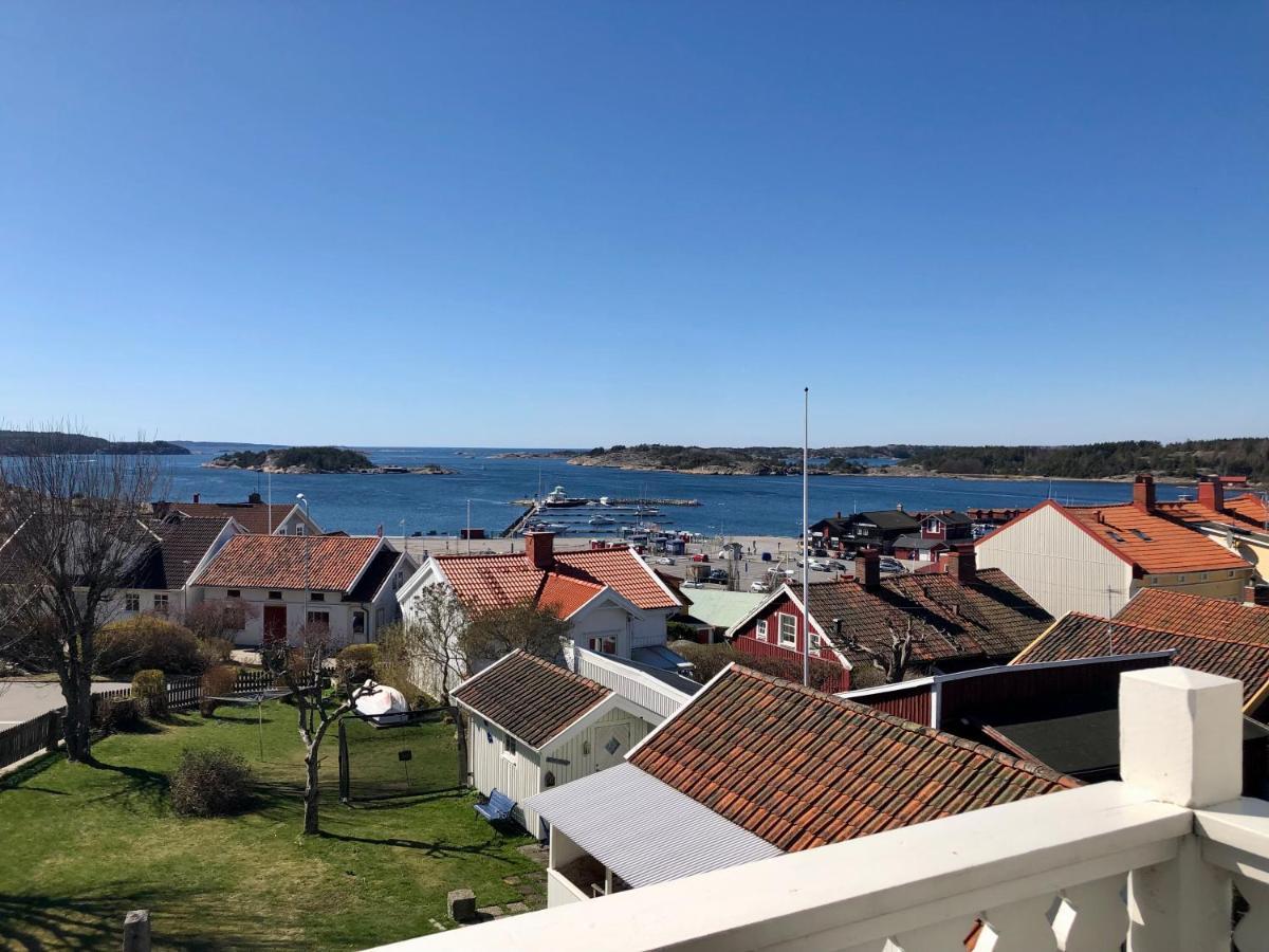 Vacker Vaning Med Havsutsikt I Stroemstads Centrum. Extérieur photo