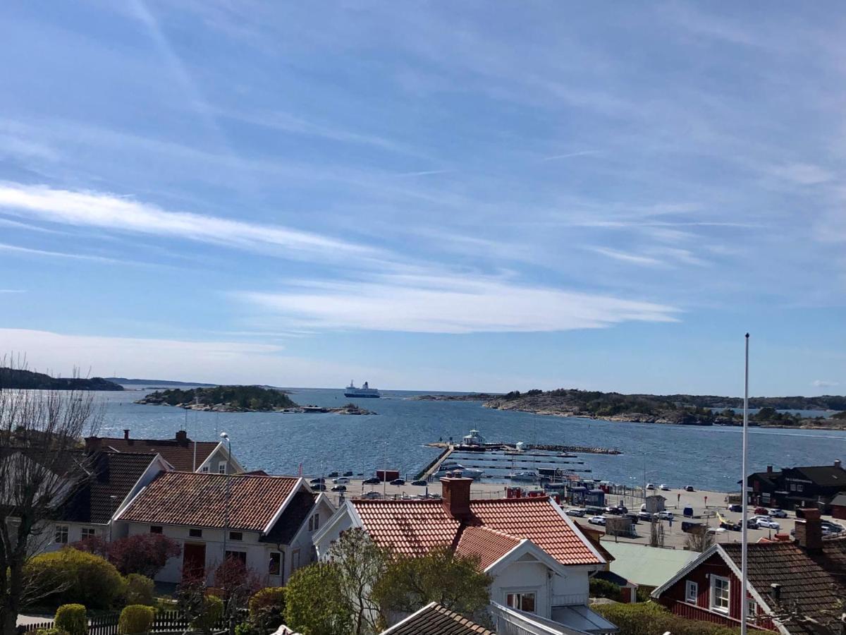 Vacker Vaning Med Havsutsikt I Stroemstads Centrum. Extérieur photo