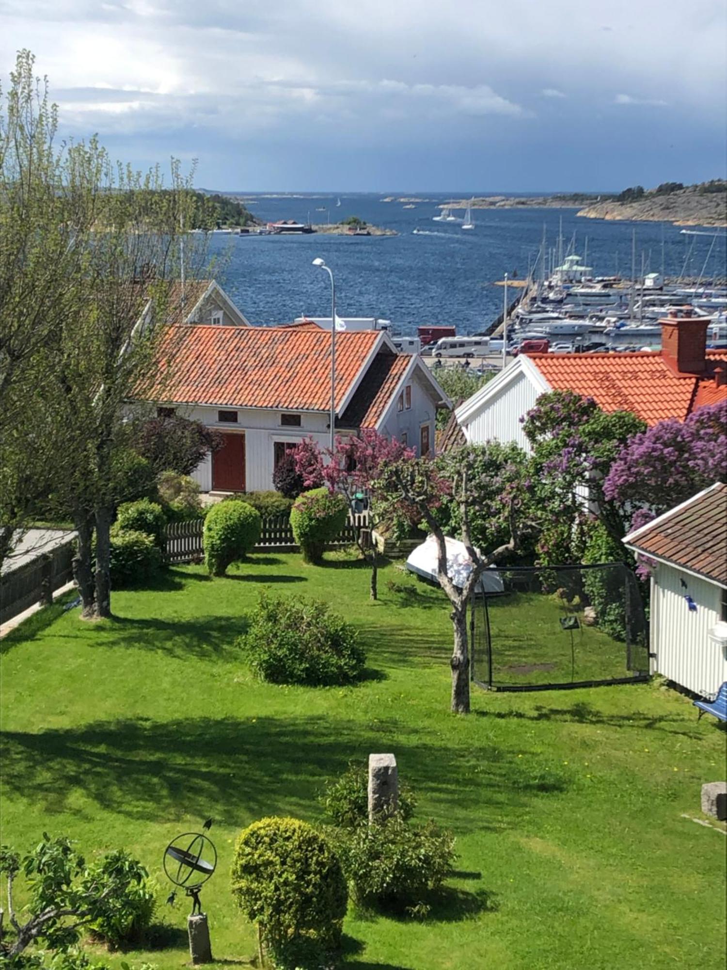 Vacker Vaning Med Havsutsikt I Stroemstads Centrum. Extérieur photo